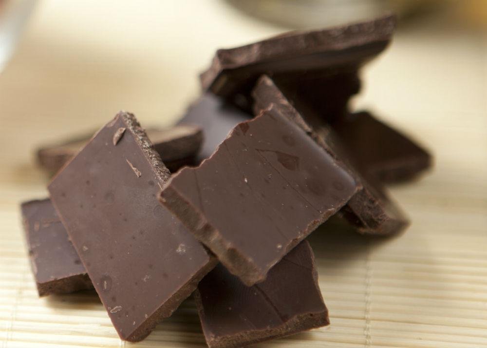 Chocolate est&aacute; associado a menor risco cardiovascular, diz estudo