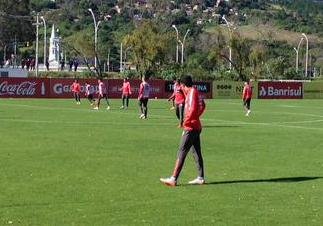 Nilmar e Juan viram d&uacute;vida para jogo contra Figueirense 