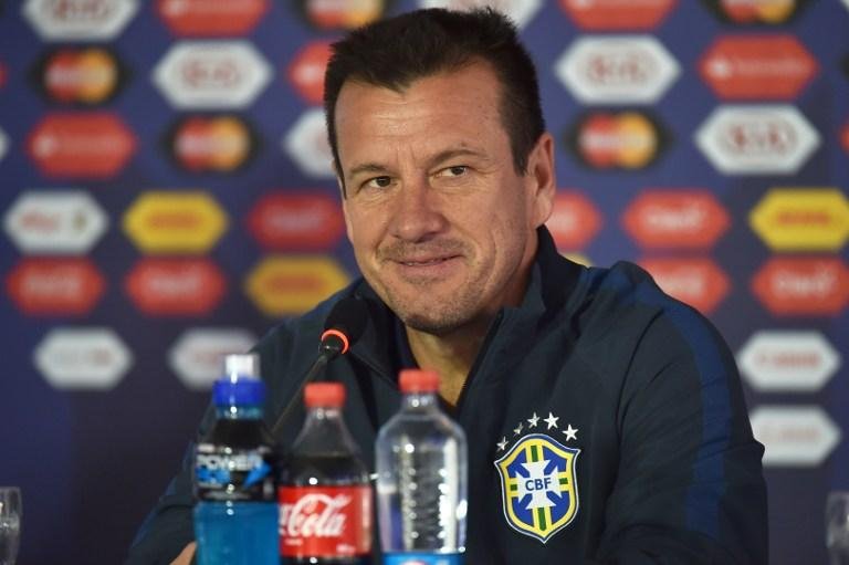 Preocupado com cart&otilde;es, Dunga quer Neymar focado apenas no jogo