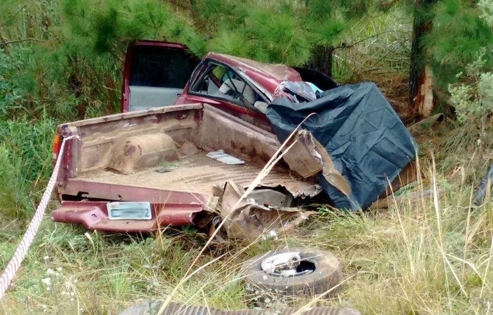 Jovem morre em colis&atilde;o entre caminhonete e caminh&atilde;o