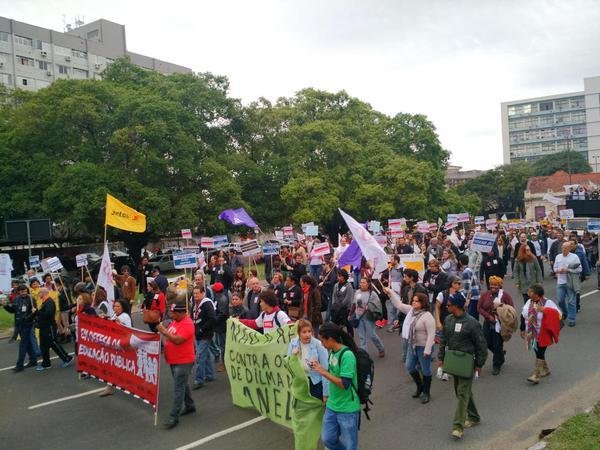 Mais de 100 pessoas participam da marcha