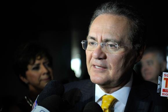 Renan deve falar com Dilma sobre senadores retidos em Caracas 