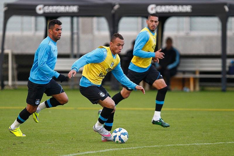 &Eacute;verton pode substituir Pedro Rocha contra o Palmeiras