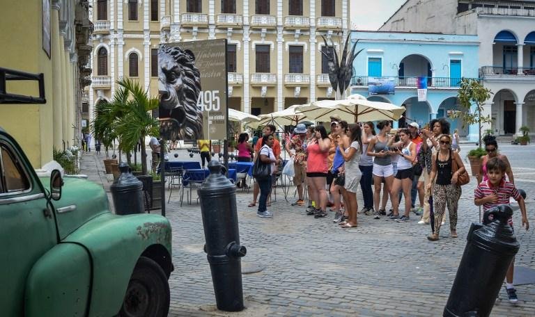 Cuba abrir&aacute; 35 zonas wifi e reduzir&aacute; tarifa de acesso &agrave; internet 