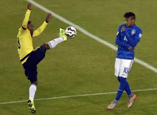 Neymar &eacute; flagrado xingando Zu&ntilde;iga em duelo contra Col&ocirc;mbia
