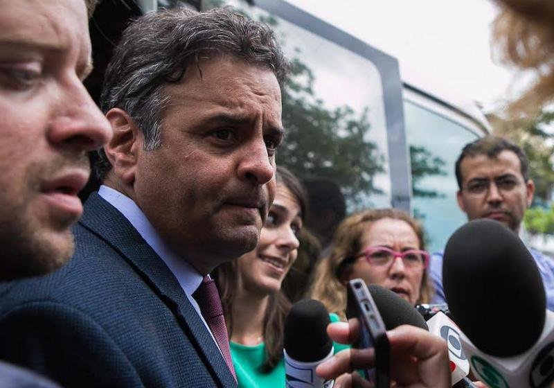 Presidente do PSDB disse que os representantes do Itamaraty abandonaram os senadores da comitiva