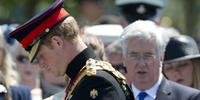 Príncipe Harry encerra sua carreira militar