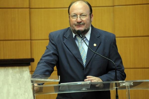 Deputado Jo&atilde;o Daniel (PT-SE) est&aacute; em Caracas e contesta vers&atilde;o de senadores