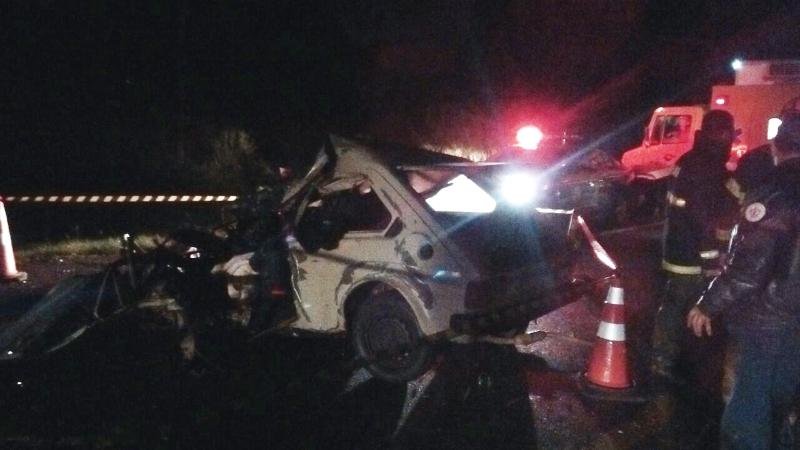 Fiat colidiu contra ambul&acirc;ncia no Km 410 da rodovia