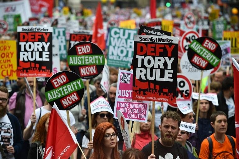 Milhares de pessoas protestam em Londres contra a austeridade