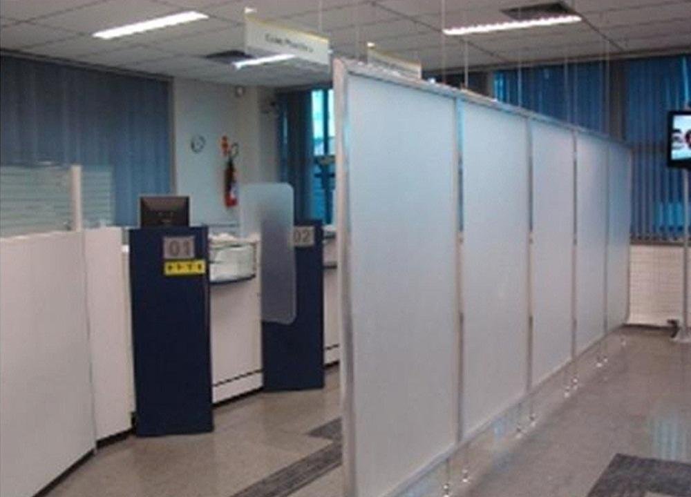Biombo ajuda a reduzir saidinha de banco 