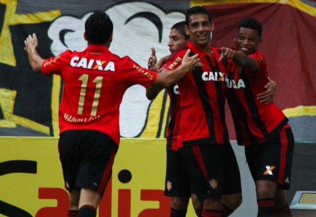 Sport vence o Vasco e lidera o Brasileir&atilde;o