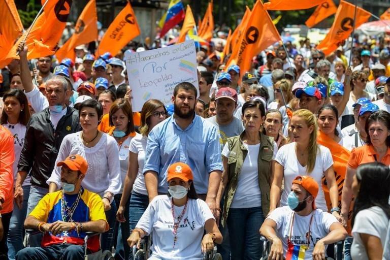 Cerca de 500 pessoas participaram da manifesta&ccedil;&atilde;o que percorreu tr&ecirc;s quil&ocirc;metros 