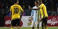 Jamaicano tira selfie com Messi depois da derrota para Argentina
