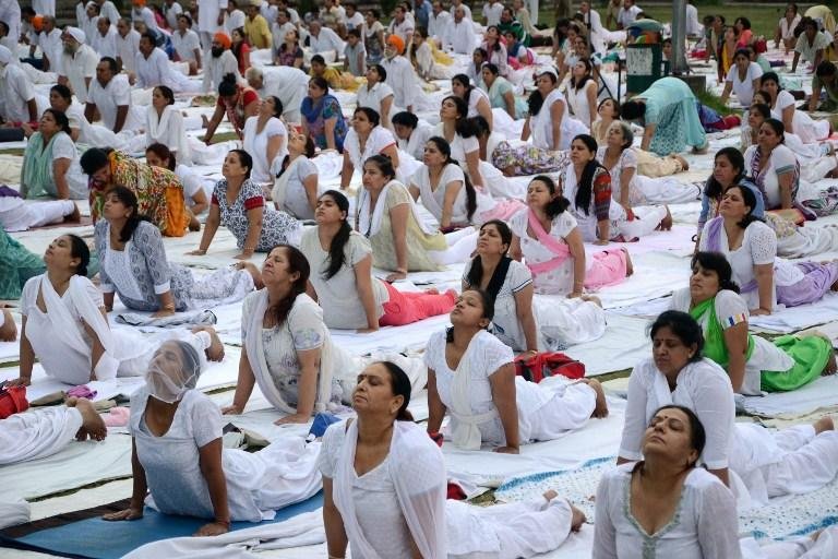 &Iacute;ndia celebra Dia Internacional da Ioga como nova era de paz
