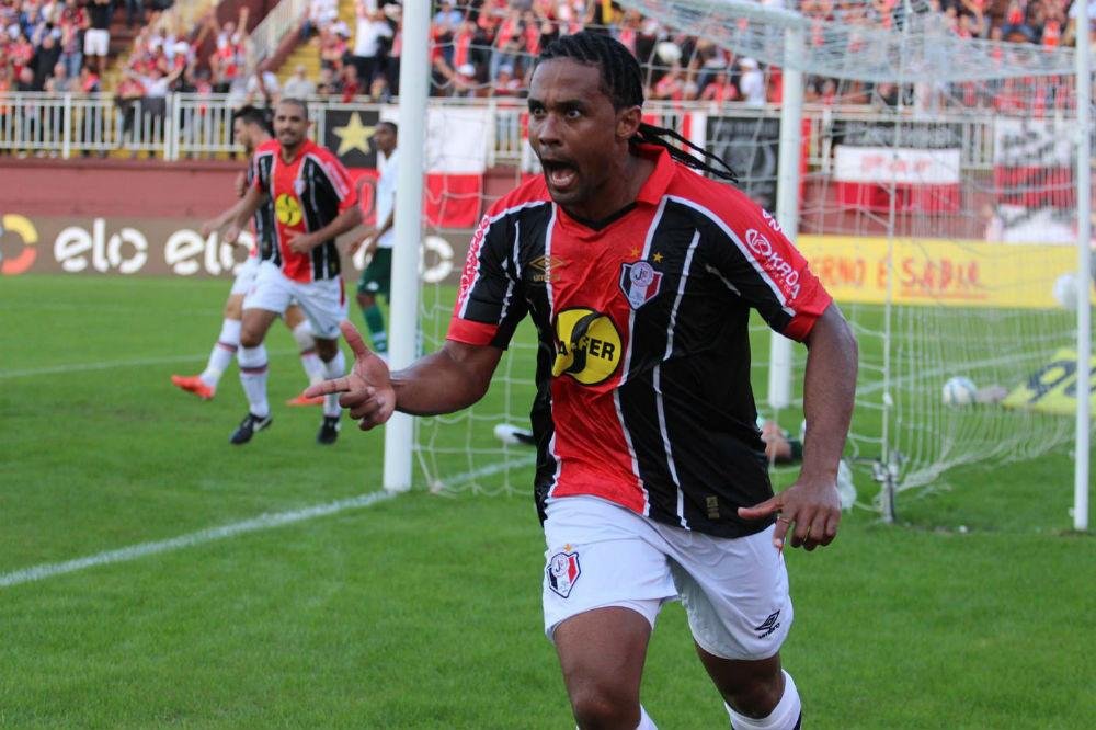 Joinville venceu o Goi&aacute;s, na Arena, a primeira vit&oacute;ria no Brasileiro 