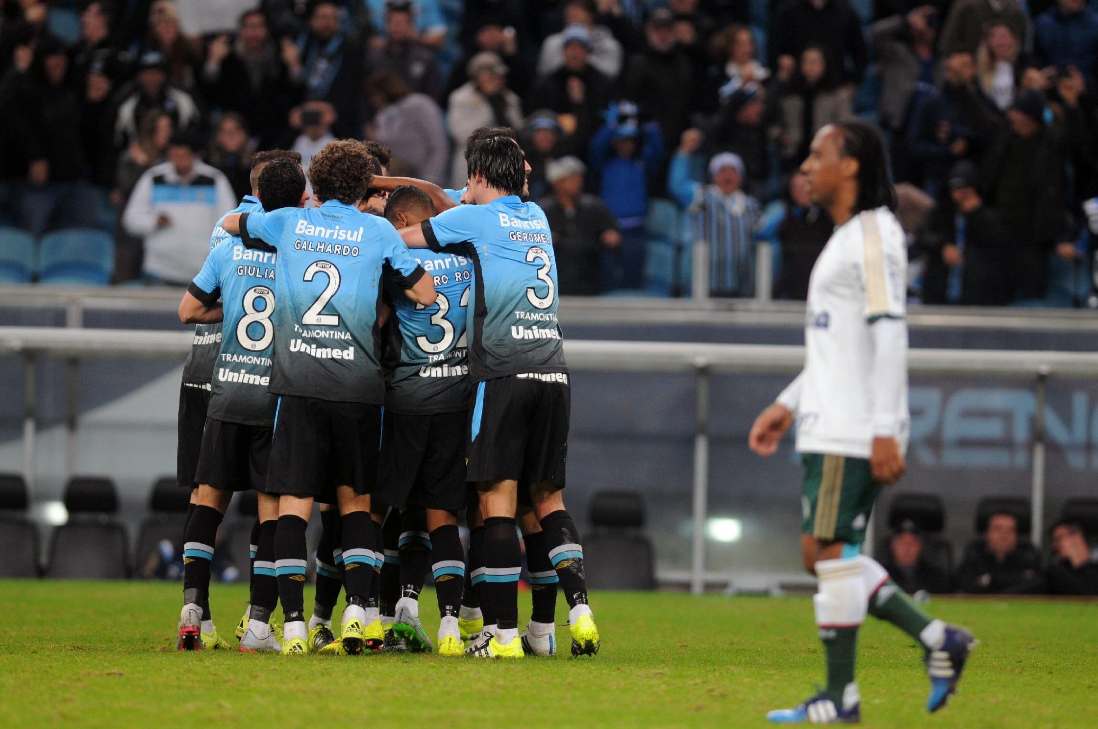 Gr&ecirc;mio sonha com vit&oacute;ria fora para chegar ao G4