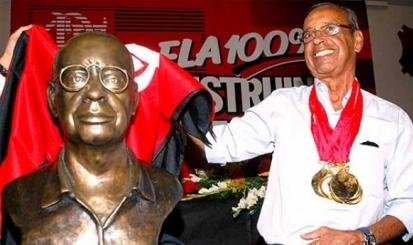 Morre Carlinhos, &iacute;dolo como jogador e t&eacute;cnico do Flamengo 
