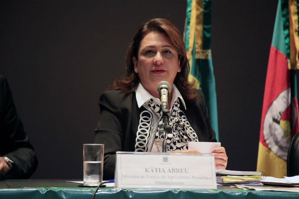 Pre&ccedil;o m&iacute;nimo do arroz domina debate com ministra K&aacute;tia Abreu em Porto Alegre
