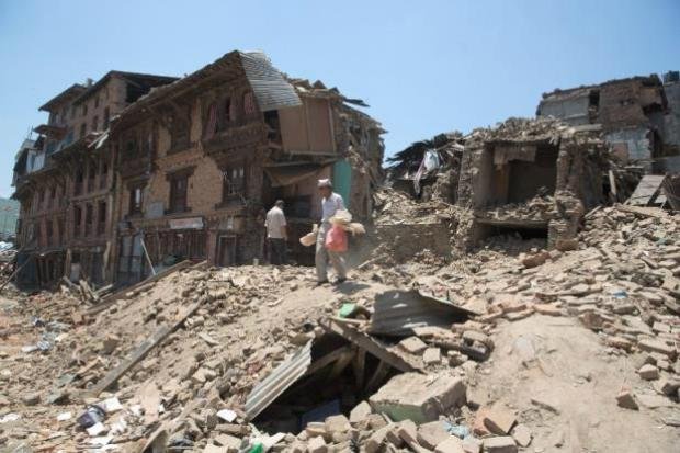 Tremor matou mais de 8,7 mil pessoas e destruiu quase meio milh&atilde;o de casas