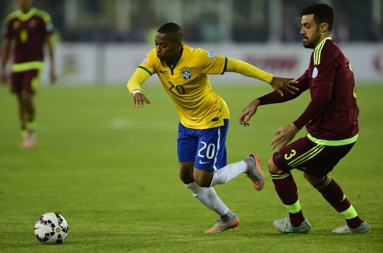 Sem Neymar, Robinho vira refer&ecirc;ncia na Sele&ccedil;&atilde;o 