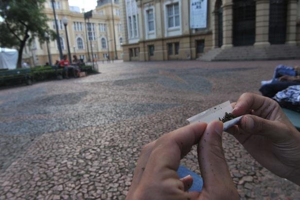 Mais de 50% dos latino-americanos apoiam legaliza&ccedil;&atilde;o da maconha 