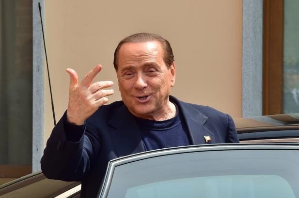 Justi&ccedil;a italiana pede cinco anos de pris&atilde;o para Berlusconi por corrup&ccedil;&atilde;o