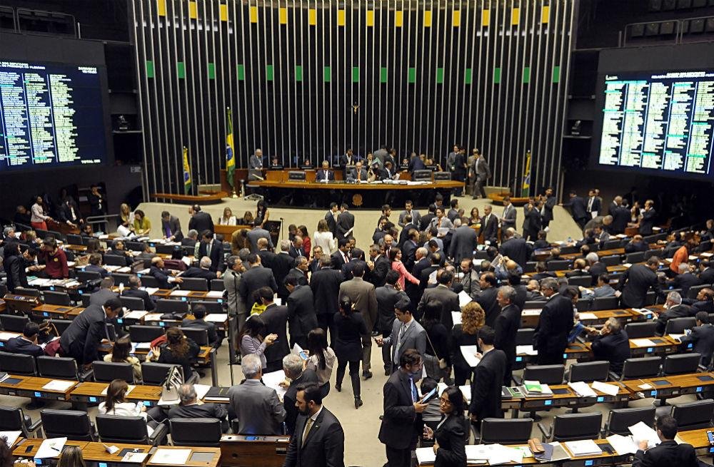 Base aliada articulou veto &agrave; proposta, mas n&atilde;o conseguiu