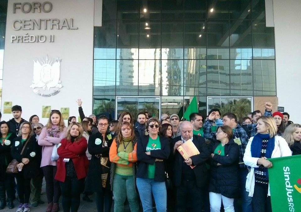 Servidores do Judici&aacute;rio iniciam greve por reposi&ccedil;&atilde;o salarial 