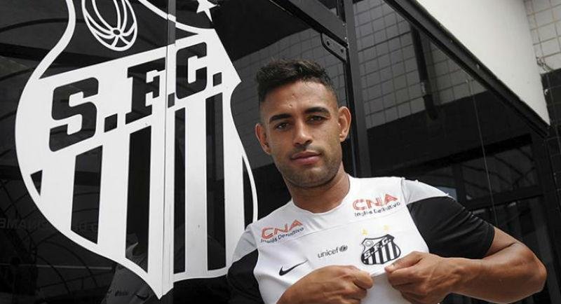Zagueiro rejeita possibilidade de abrir m&atilde;o do esquema 4-3-3 em nome da primeira vit&oacute;ria como visitante