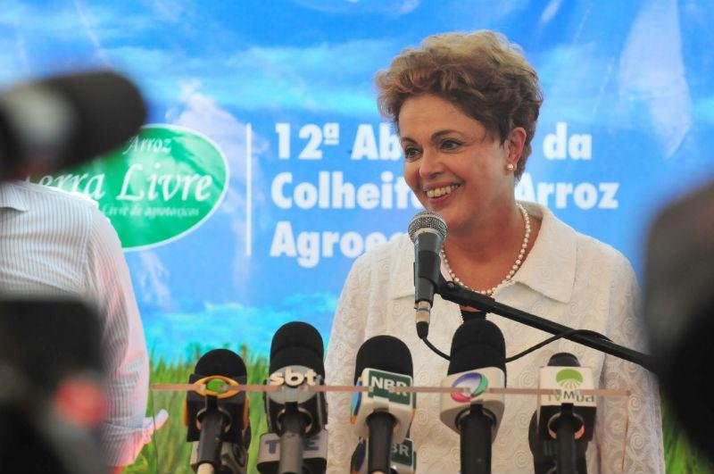 Dilma atribui cr&iacute;ticas ao governo e queda na popularidade ao fato de ser mulher