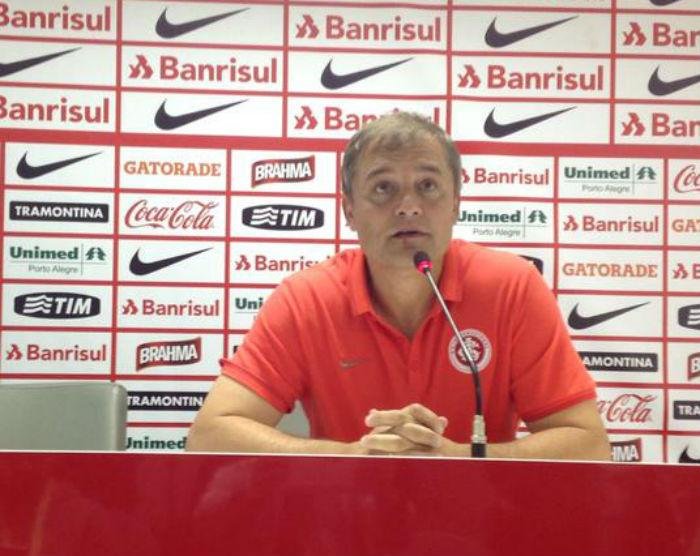 Aguirre n&atilde;o confirmou presen&ccedil;a de Valdivia entre os titulares