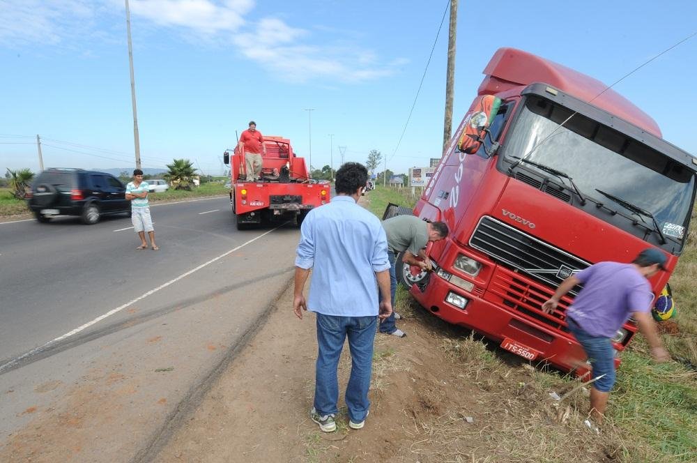 Rio Grande do Sul registrou 2,7 mil acidentes com mortes envolvendo caminh&otilde;es e &ocirc;nibus