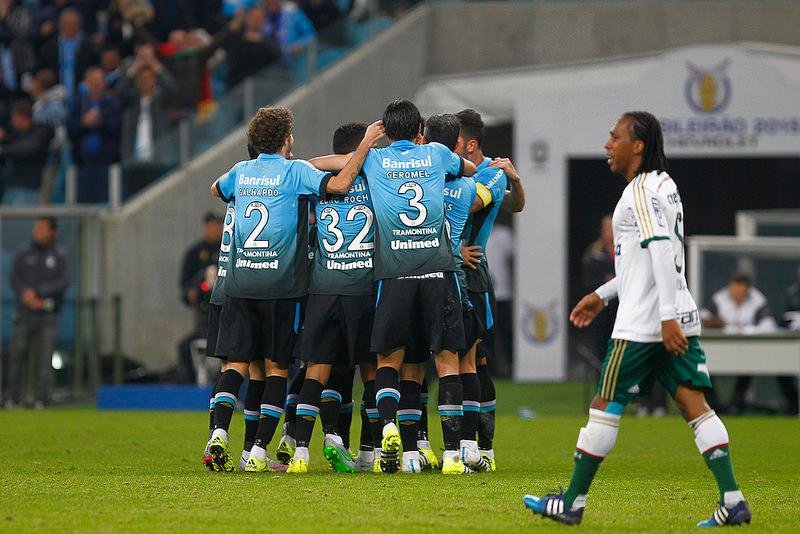 Gr&ecirc;mio tenta vencer primeira fora de casa