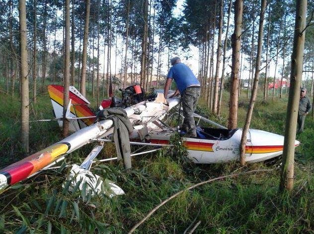 Aeronave caiu em &aacute;rea de eucaliptos, no Vale do Ca&iacute;