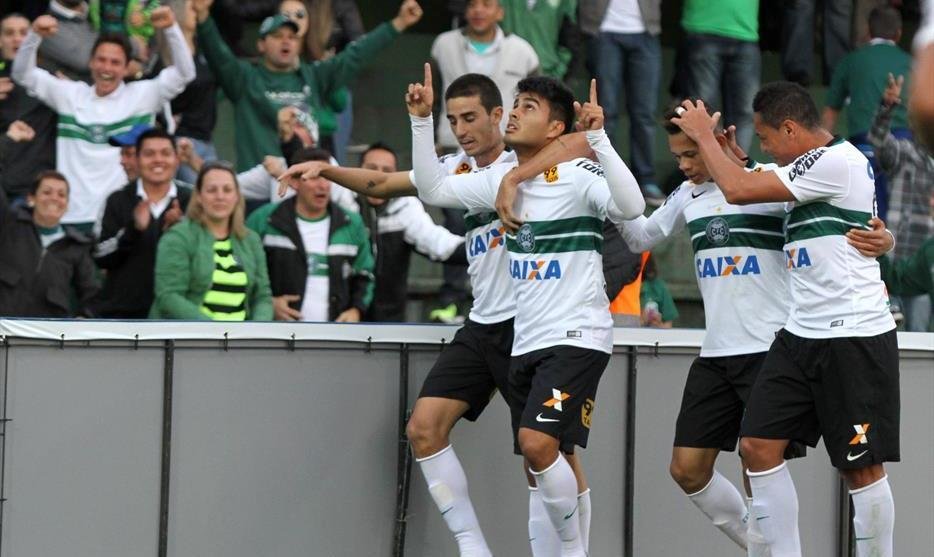 Coritiba supera o Cruzeiro no Couto Pereira