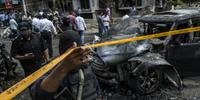 Bomba destruiu ao menos cinco carros e algumas vitrines em uma rua no distrito de Heliopolis