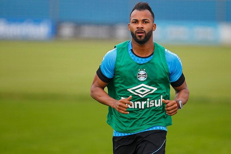 Fernandinho voltou a treinar com grupo do Gr&ecirc;mio