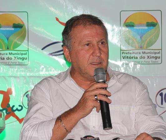 Zico fez duras cr&iacute;ticas a Dunga