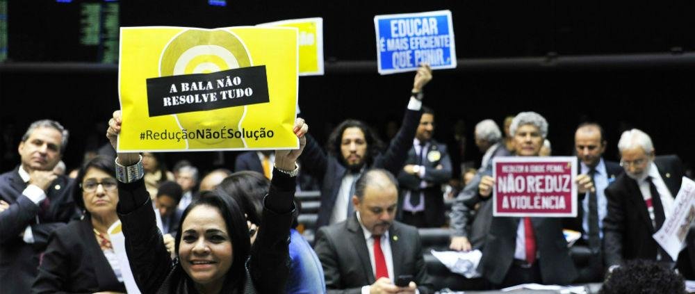 Vota&ccedil;&atilde;o teve muitas manifesta&ccedil;&otilde;es a favor e contra a redu&ccedil;&atilde;o