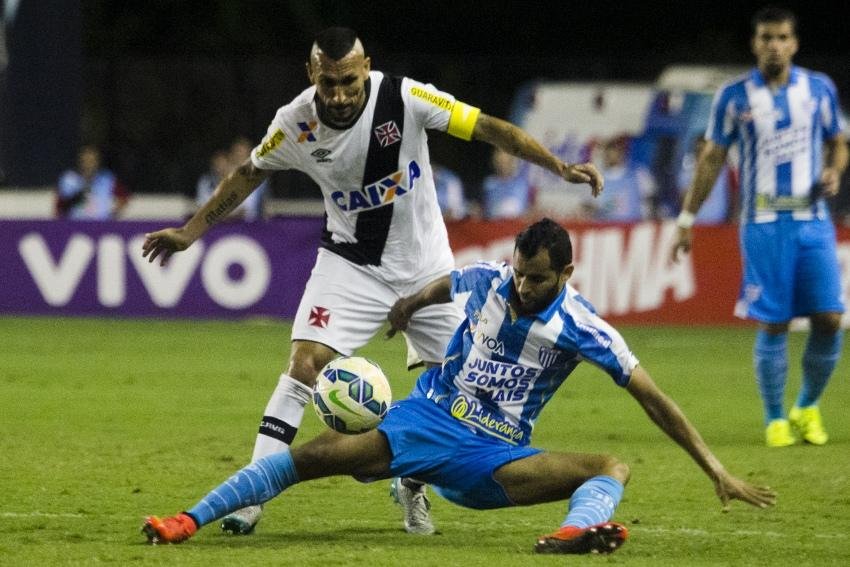 Gui&ntilde;azu deu passe para gol do Vasco