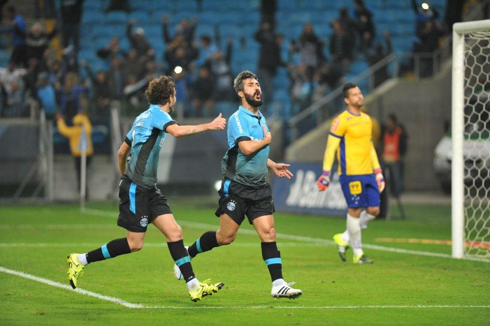 Douglas marcou de p&ecirc;nalti o gol da partida