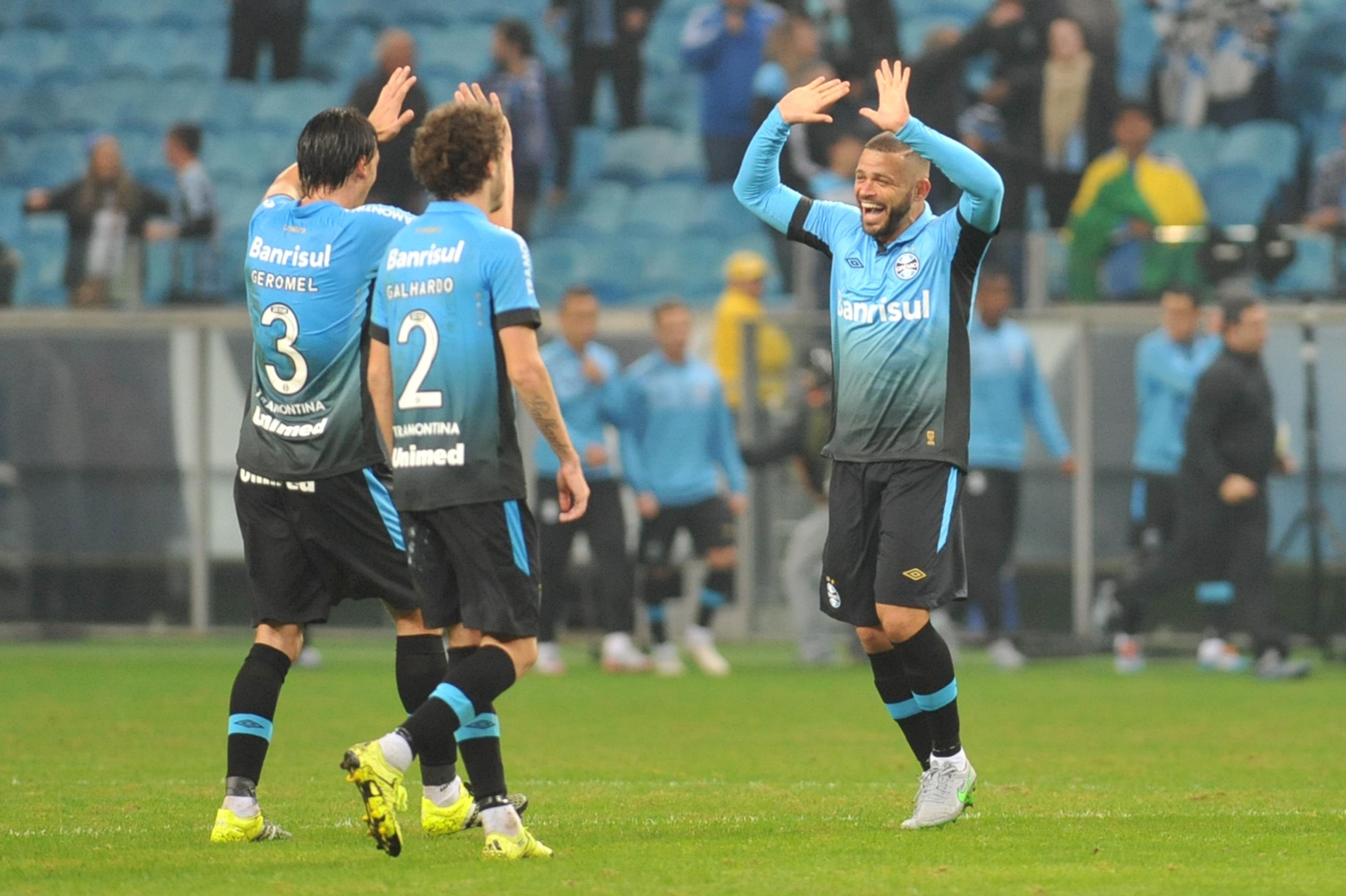 Jogadores vibram com vit&oacute;ria sobre Cruzeiro
