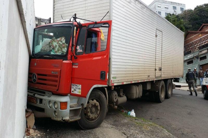 Motorista tentou evitar passar por um cruzamento