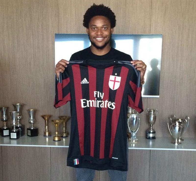 Luiz Adriano foi anunciado pelo Milan