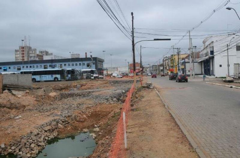 Obra na avenida Volunt&aacute;rios da P&aacute;tria est&aacute; entre as pendentes 