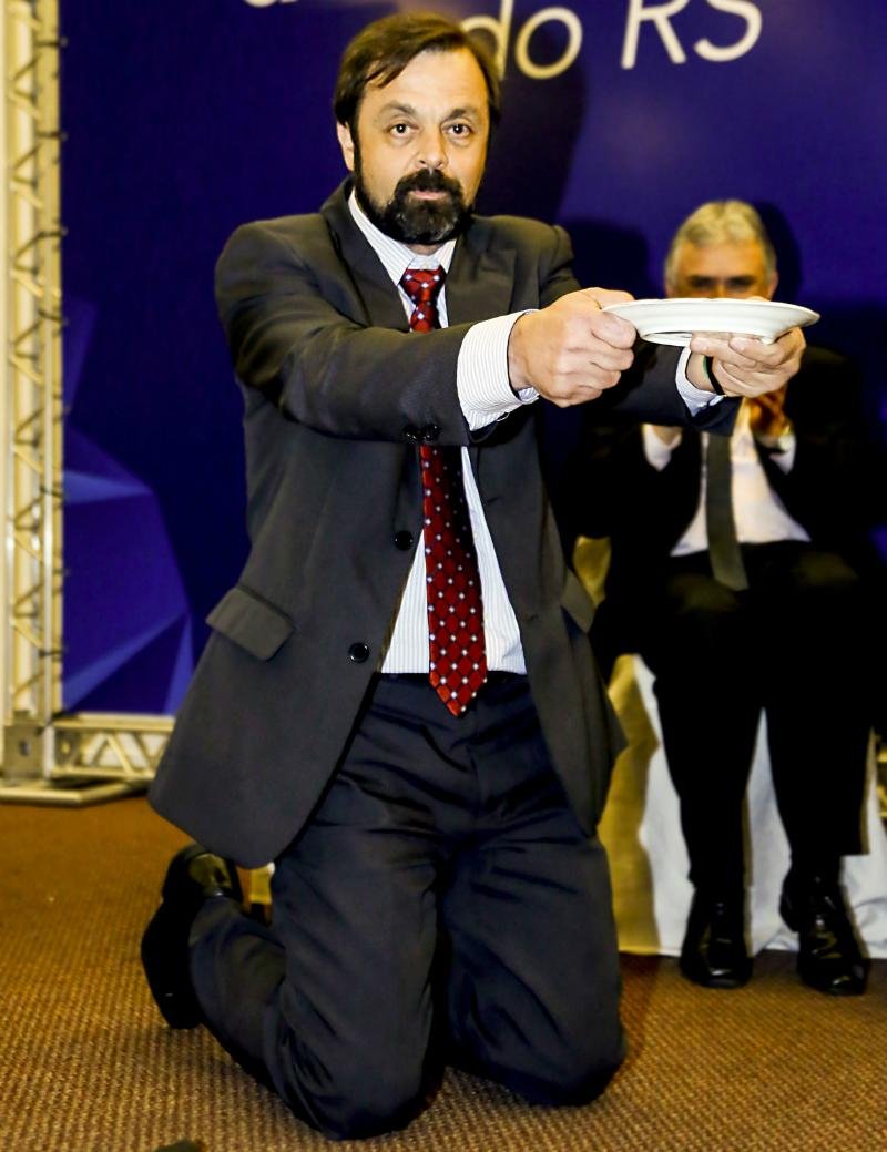 Folador mostrou pires para escancarar depend&ecirc;ncia da Uni&atilde;o