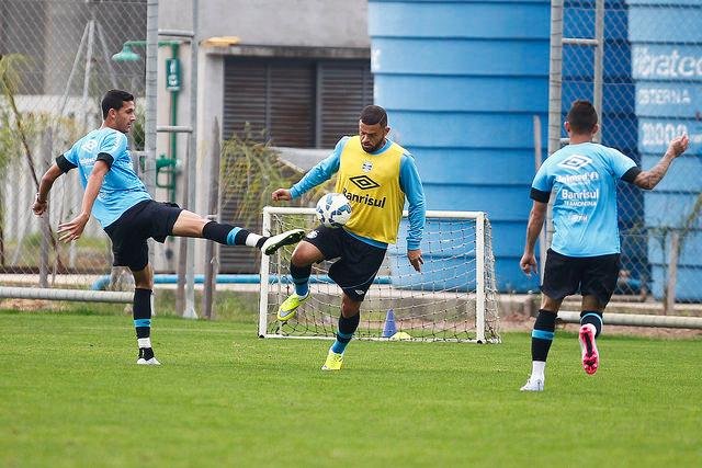 Sem Maicon, Edinho &eacute; o favorito para assumir vaga no meio-campo