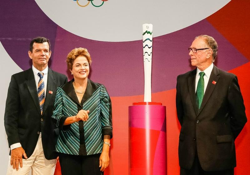 Tocha ol&iacute;mpica foi apresentada nesta sexta-feira