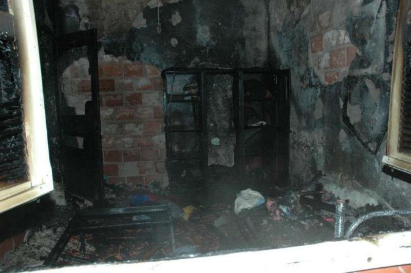 Chamas atingiram o Lar dos Velhinhos no in&iacute;cio da madrugada deste s&aacute;bado 
